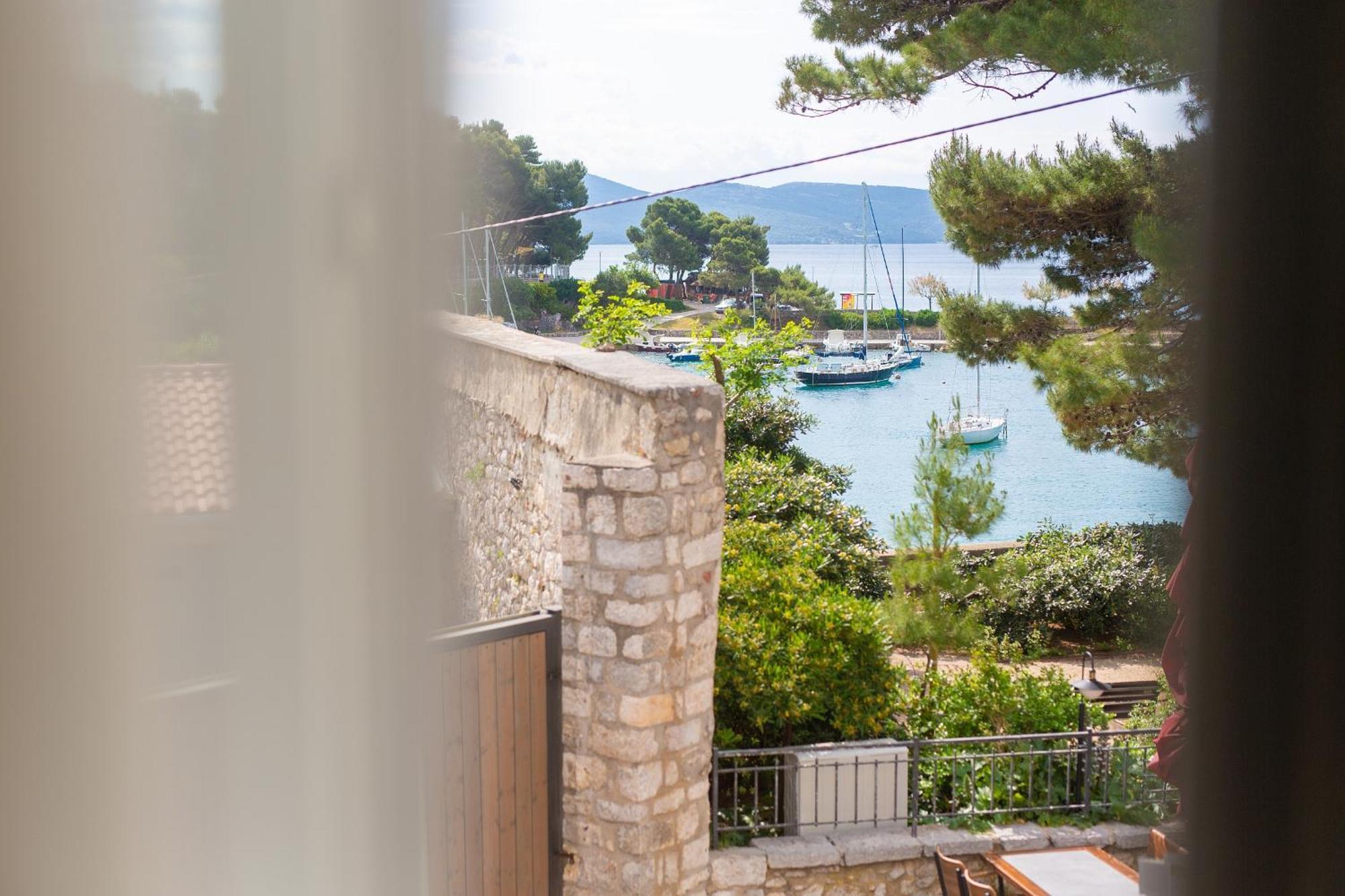 Portella Rooms Крк Екстер'єр фото